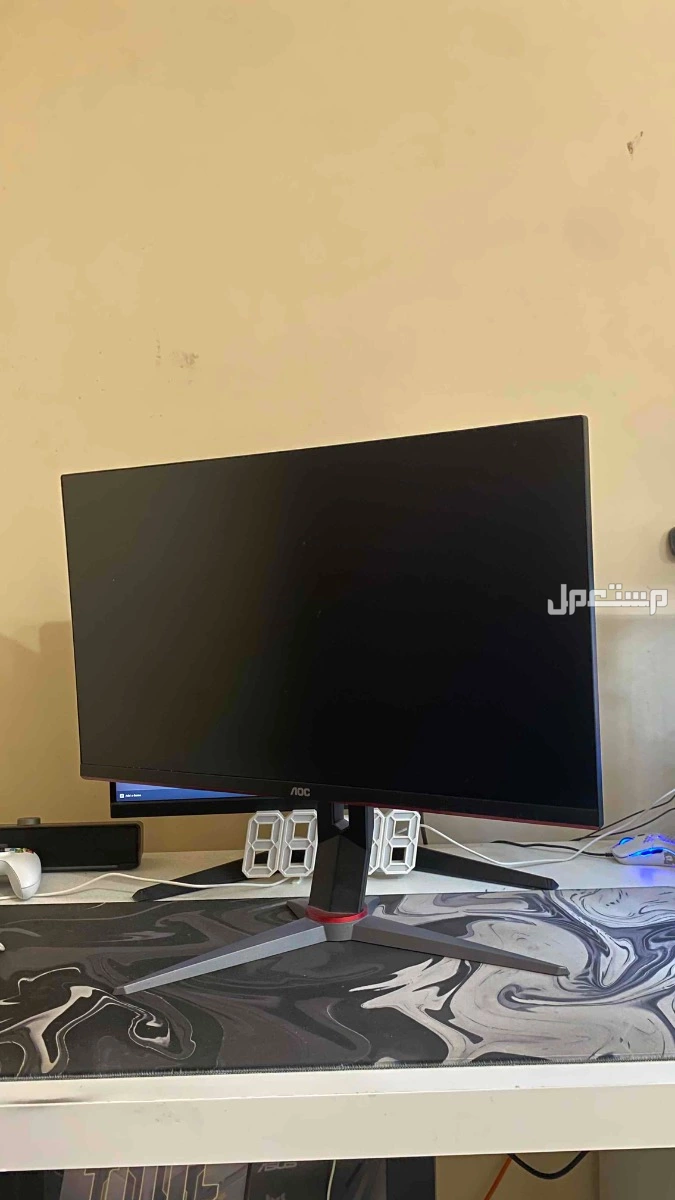 شاشة aoc 144hz 27 inch   IPS في ج في جدة بسعر 600 ريال سعودي فيها ميزة اللف يمين ويسار وفوق تحت