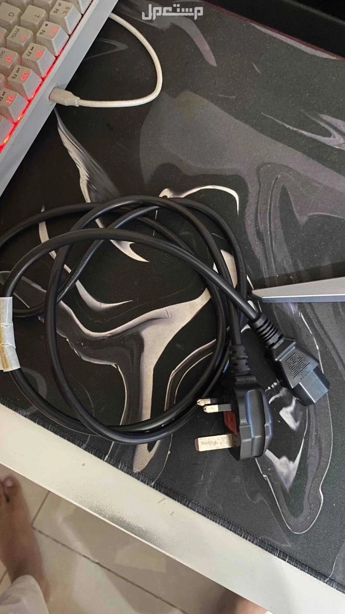 شاشة aoc 144hz 27 inch   IPS في ج في جدة بسعر 600 ريال سعودي معها كل ملحقاتها السلك وال HD و الكرتون حقها