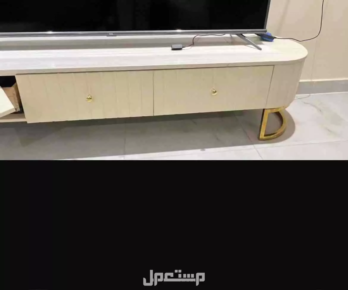 طاولة في جدة بسعر 700 ريال سعودي