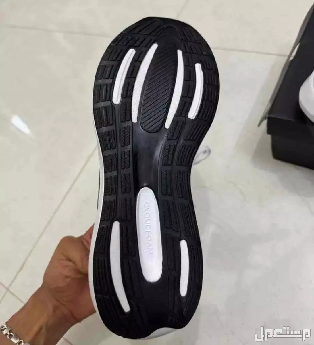 جزمة ( شوز ) أديداس أصلية جديدة مقاس 42