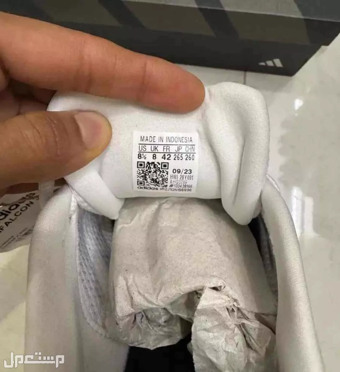 جزمة ( شوز ) أديداس أصلية جديدة مقاس 42
