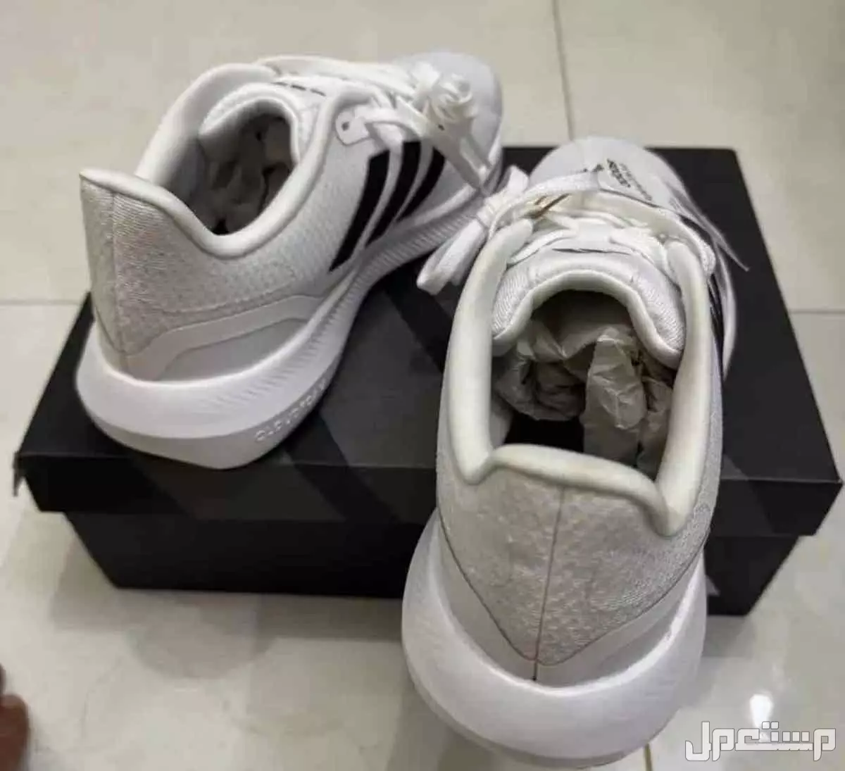 جزمة ( شوز ) أديداس أصلية جديدة مقاس 42