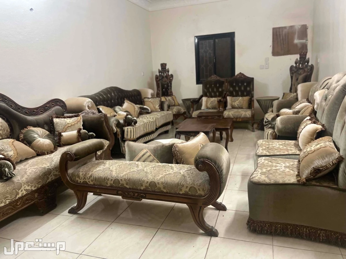 كنب  في المدينة المنورة جديد مخزن مع الستاير والطاولات