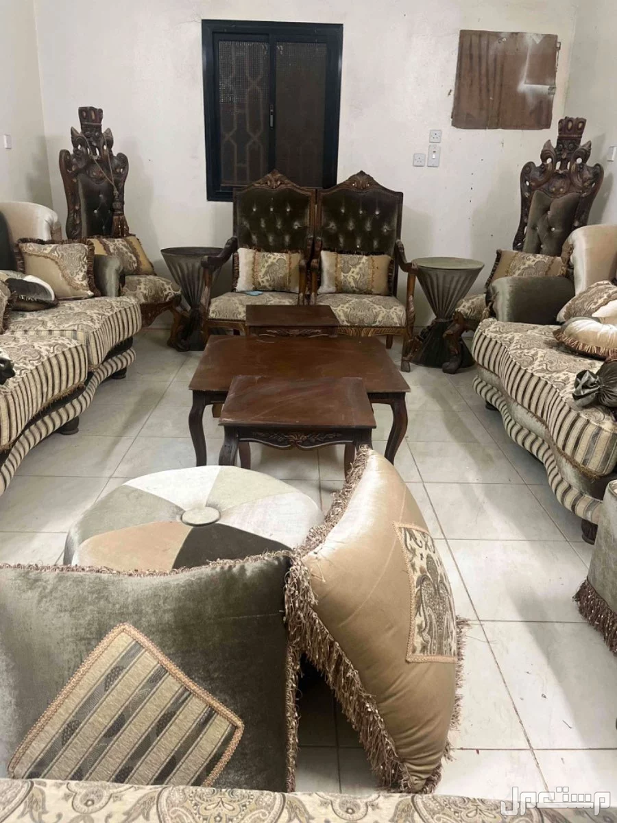 كنب  في المدينة المنورة جديد مخزن مع الستاير والطاولات