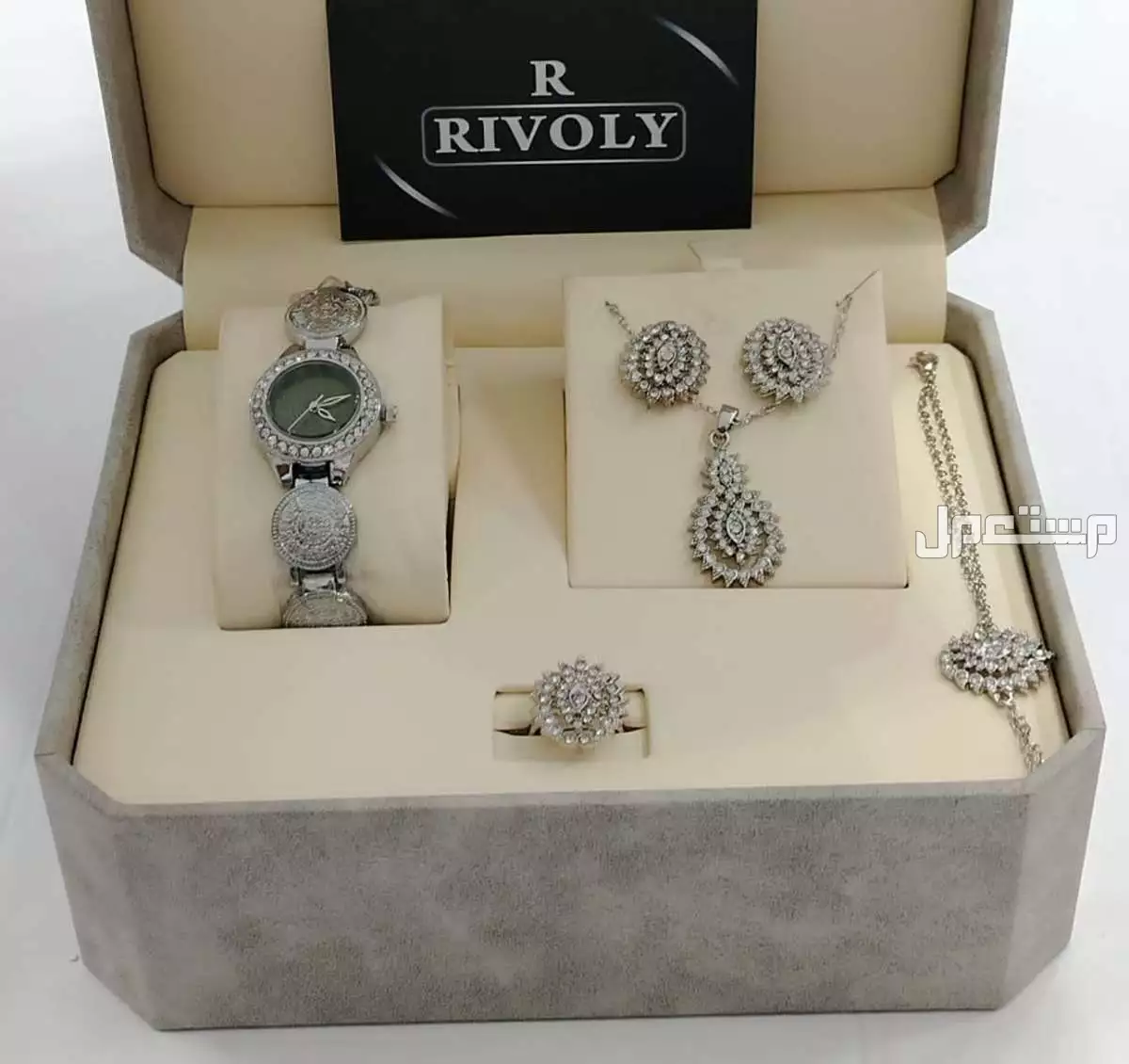 طقم ساعات نسائي درجه اولى  في الرياض بسعر 165 ريال سعودي لطلب وتساب
0567420275