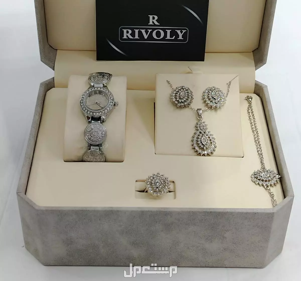 طقم ساعات نسائي درجه اولى  في الرياض بسعر 165 ريال سعودي لطلب وتساب
0567420275