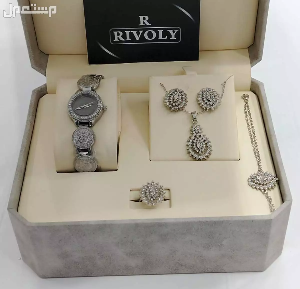طقم ساعات نسائي درجه اولى  في الرياض بسعر 165 ريال سعودي لطلب وتساب
0567420275