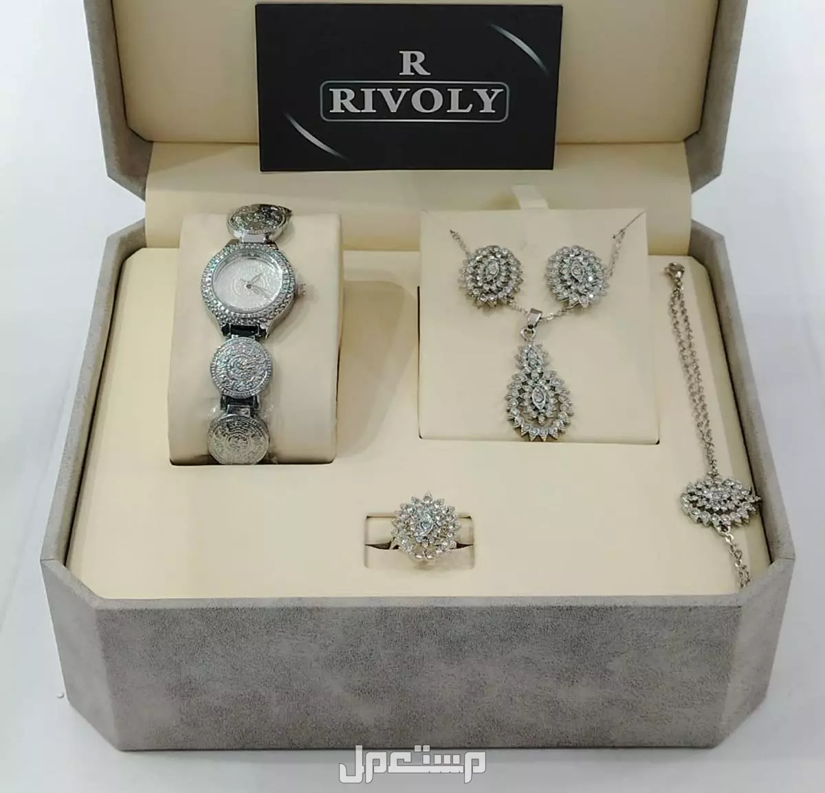 طقم ساعات نسائي درجه اولى  في الرياض بسعر 165 ريال سعودي لطلب وتساب
0567420275