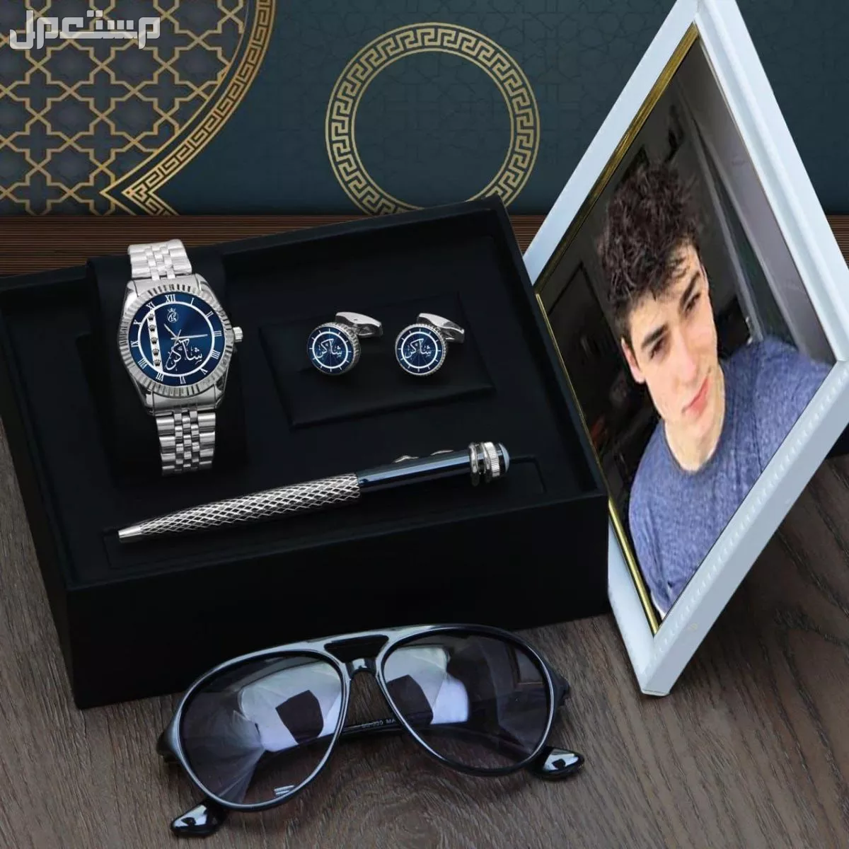 جديدنا للساعات   جديدنااا طقم رجالي  ⏬        فاخر _مميز    ⌚  *ساعة رجالية شبية رولكس تصميم الاسم حسب الطلب*     ✨ تتميز الساعة بضمان سنة ماء.مكينة.بطارية.اي خلل فني ✨ *كبك رجالي تصميم