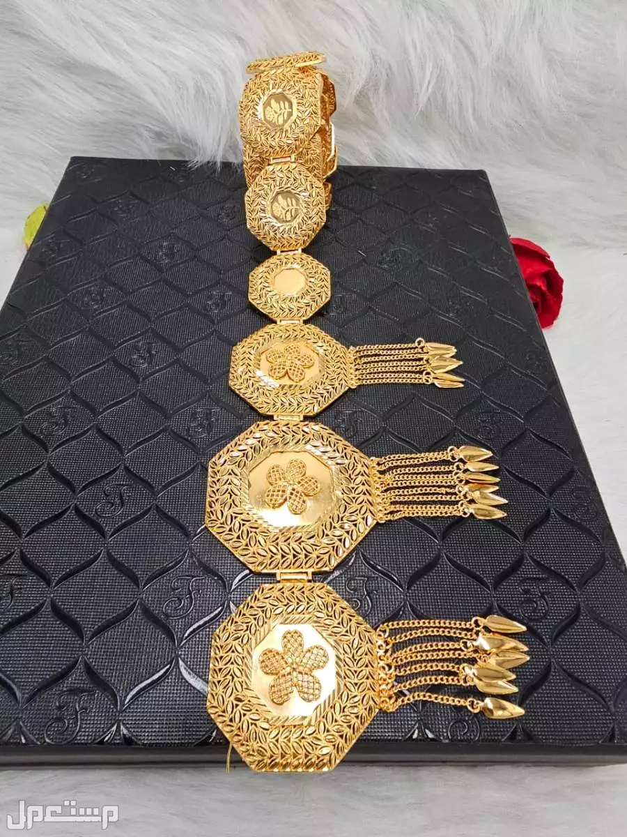 جديدنا وصل  احزمه بديل الذهب بطول متر يتصغر ويتكبر ع حسب الحجم المطلوب *ضمان لون* *سعر الحزام 170﷼   يوجد توصيل فوري داخل المملكه في الرياض