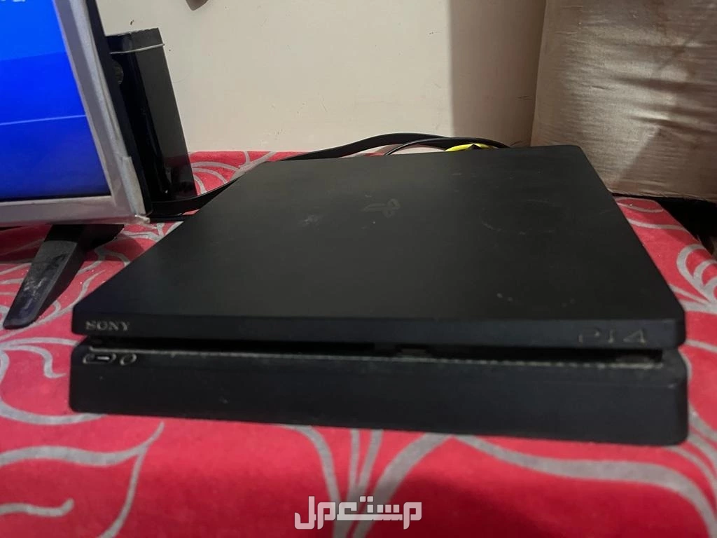بلايستيشن 4 سليم اون لاين معاة كل حاجة اصلي