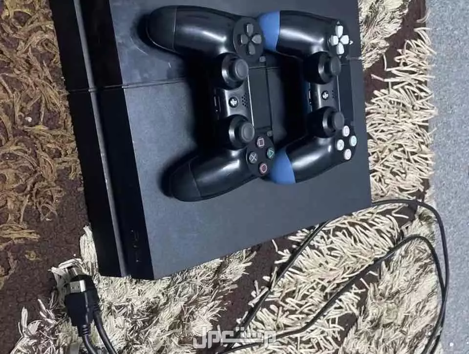 سوني في الدمام بسعر 1100 ريال سعودي 4 مستعمل اقل من سنه نظيف مساحه 500غيغا
مع سلك HD وسلك باور
مع يدتين وحده اصلي خ