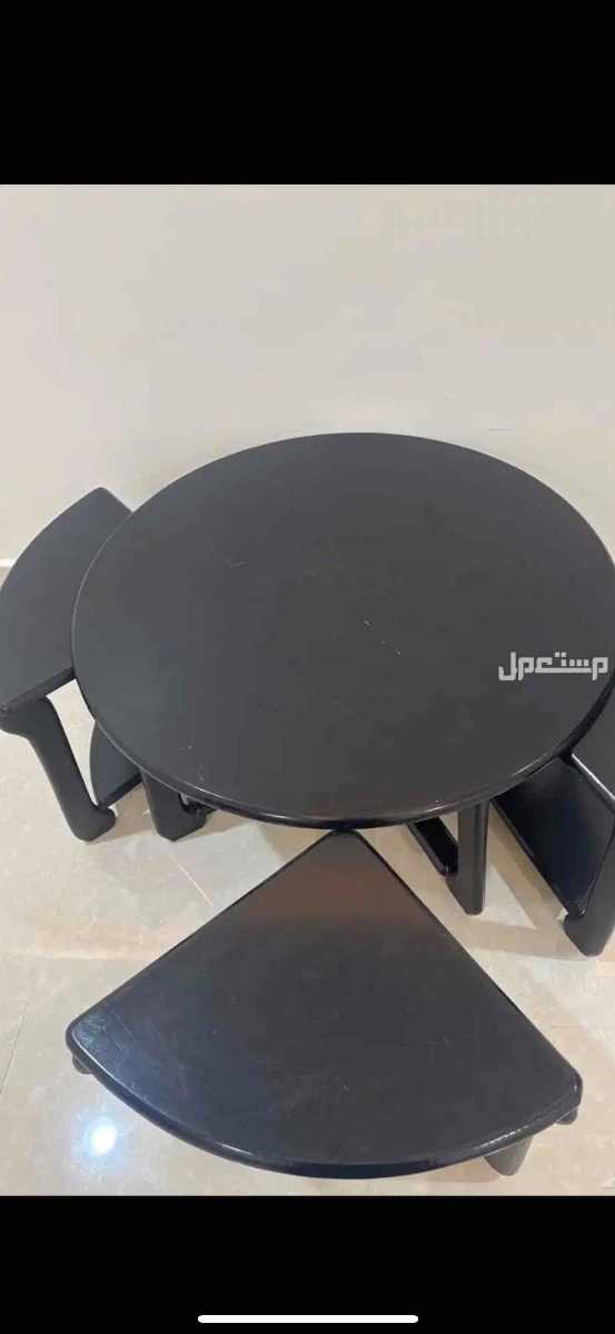 طاولة كبيره مع طاولات صغار خدمه 4 السعر ب250ريال .. بسبب عدم الحاجه لها لونها أسود بالقصيم - بريده -والبيع لمناطق القصيم فقط
