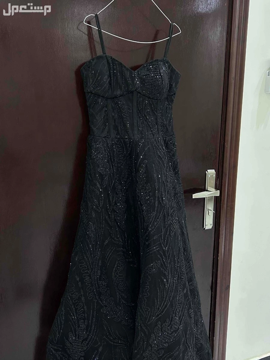 للبيع فستان استعمال مره وحده سعر البيع 400