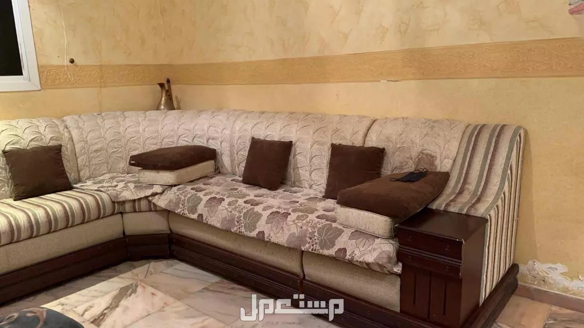 جده كنب بني وبيج فيً حاله جيده جذا