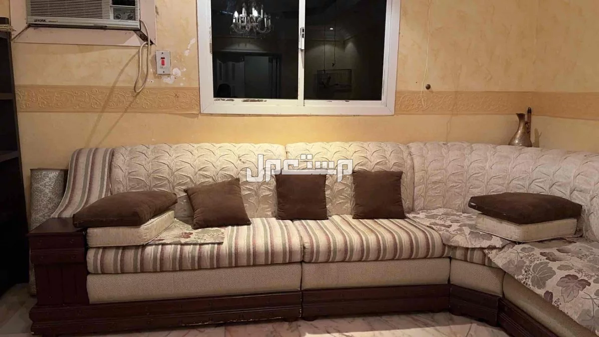 جده كنب بني وبيج فيً حاله جيده جذا