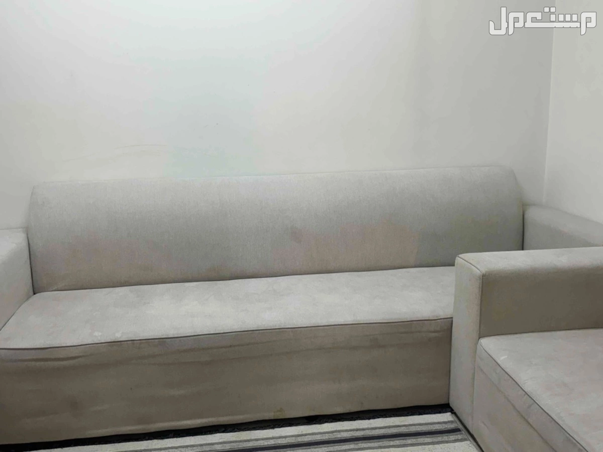 كنب من 3 قطع طويله الخشب ممتاز  القماش  ليس بحاله جيده للبيع الجاد تواصل خاص