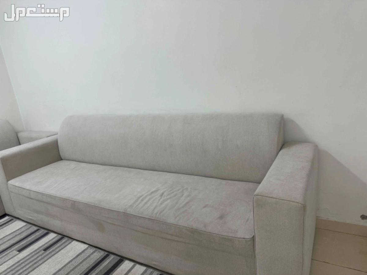 كنب من 3 قطع طويله الخشب ممتاز  القماش  ليس بحاله جيده للبيع الجاد تواصل خاص