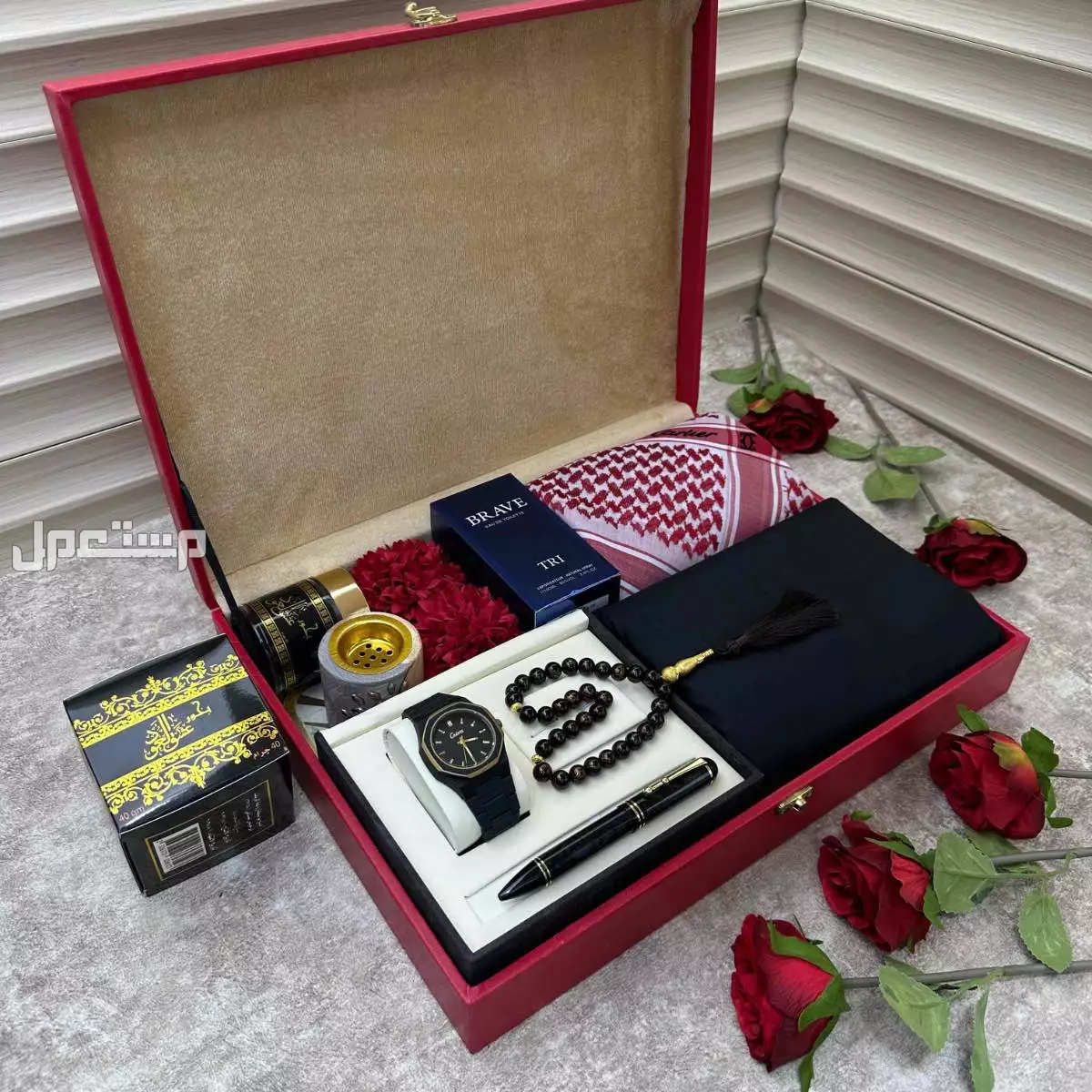 *عرض بمناسبة يوم التأسيس* *جديد  بكس رجالي ملكي جلد* ‏*💫إذا حاب تهدي بوكس لشخس عزيز عليك  خذ هاذا البكس يجملك مصنوع بحب* **مكونات البكس:**    1- شماغ من ماركة كارتير نقشة الخلية عصرية