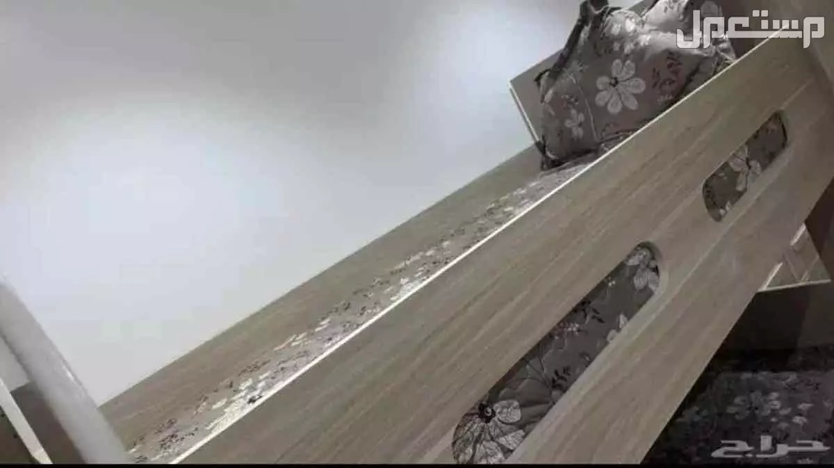 سرير طابقين بحاله ممتازة للبيع