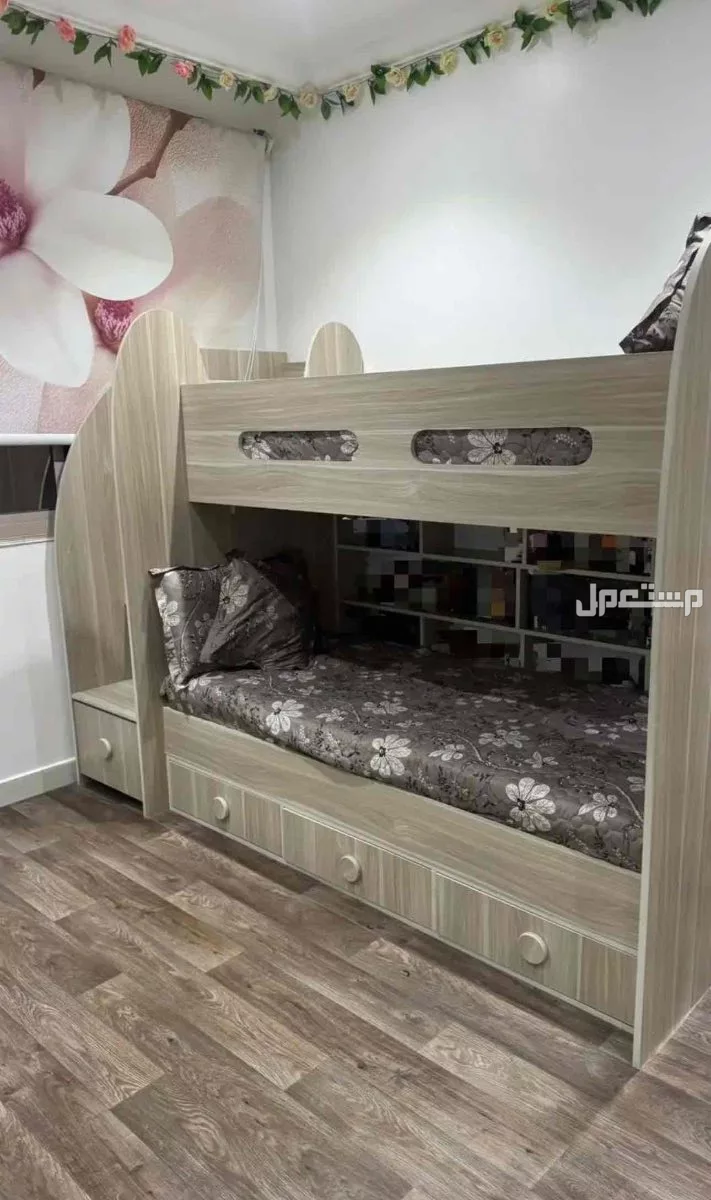 سرير طابقين بحاله ممتازة للبيع