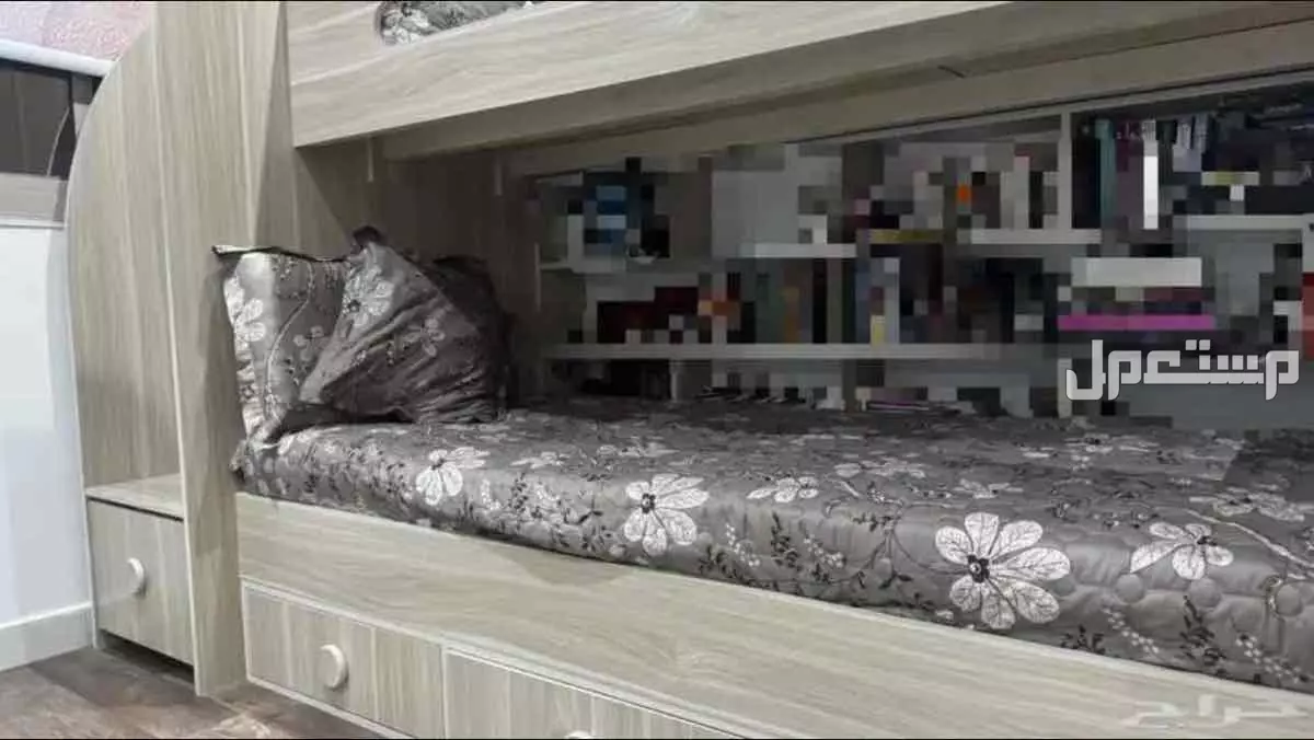 سرير طابقين بحاله ممتازة للبيع