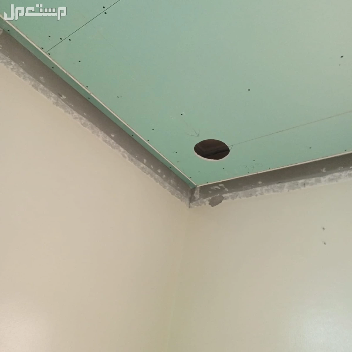 معلم دهانات داخليه وخارجيه وجميع انواع الديكورات