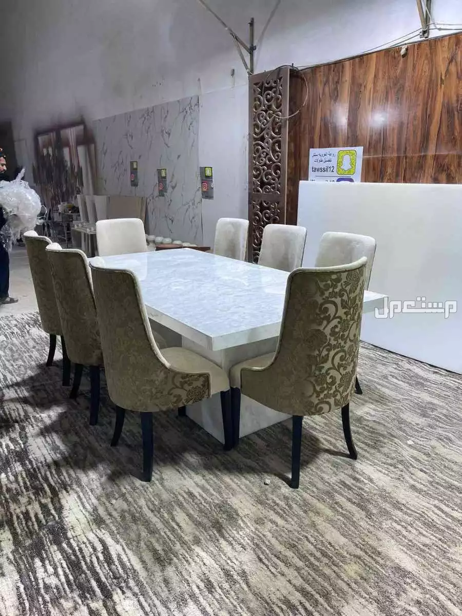 طاولة رخام طبيعي ثمان كراسي جديده
