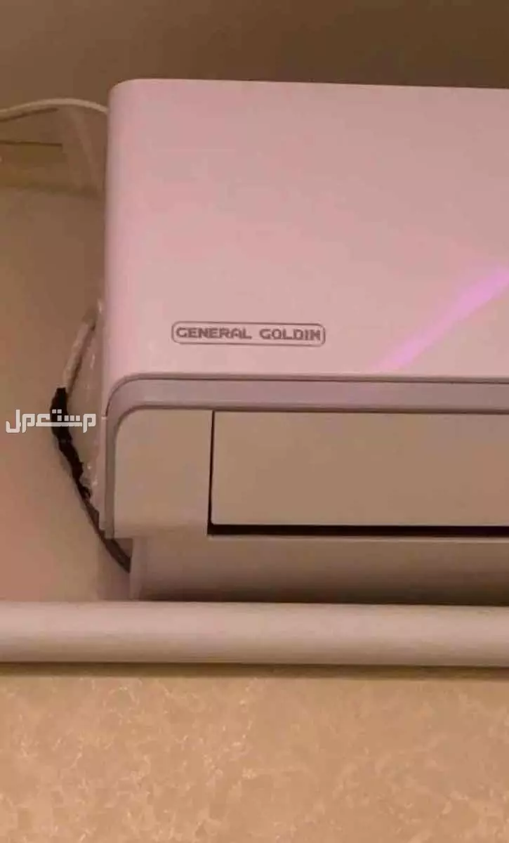 شاشة سمارت 58 بوصه حاله جديده ومكيف شبهه جديد اسبلت في ابها بسعر 1600 ريال سعودي