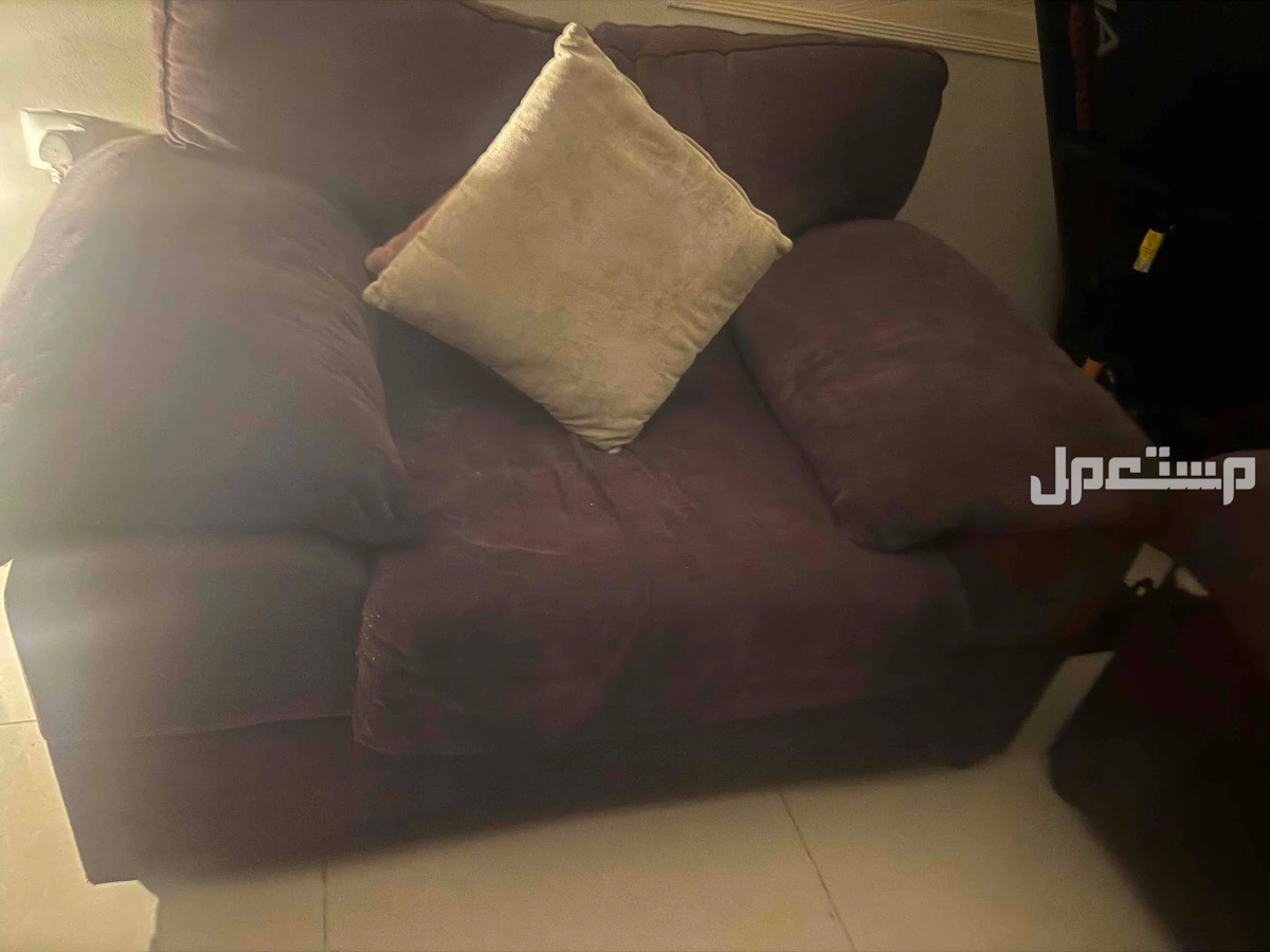 كنب مريح من خمس مقاعد في جدة بسعر 700 ريال سعودي
