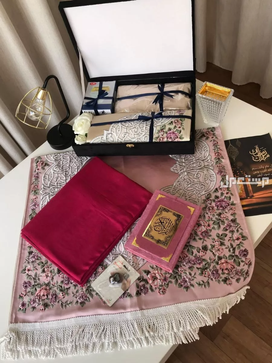 وصل جديد  بكس هدايا رمضان 🌙🎁🛍️ اهداء لمن تحب 🥹 🌙طقم رمضان 🌙 *اتوفر اطقم صلاة نسائي مميز 5قطع  *سجادة صلاة جوده عاليه 🌙 مع شراشف نساي🌹 *مسبحه نسائيه انيقه 🌙 *مصحف نفس الون 🌙 *مبخرة