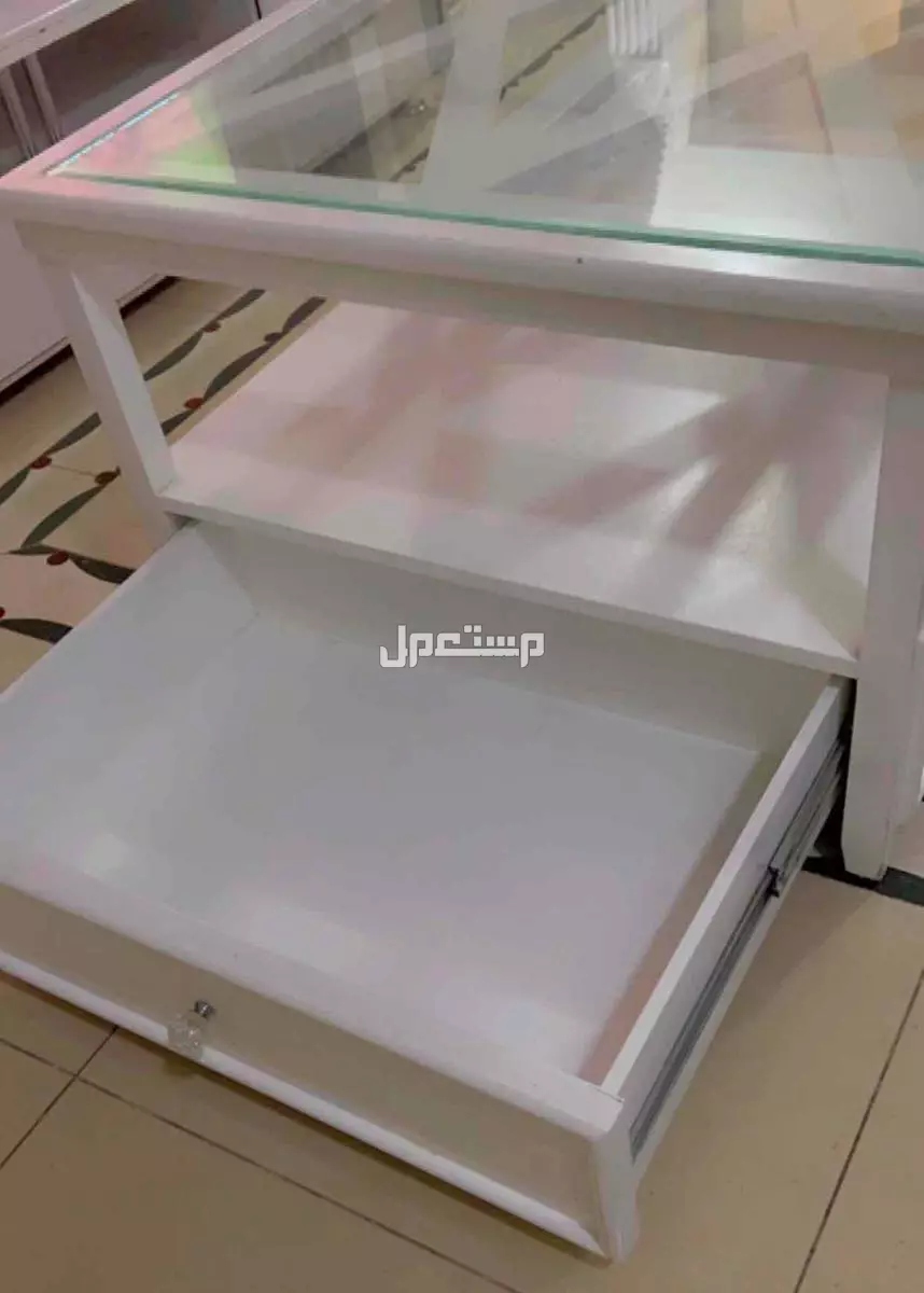 طاولة مستطيله لونها ابيض في الدمام بسعر 860 ريال سعودي