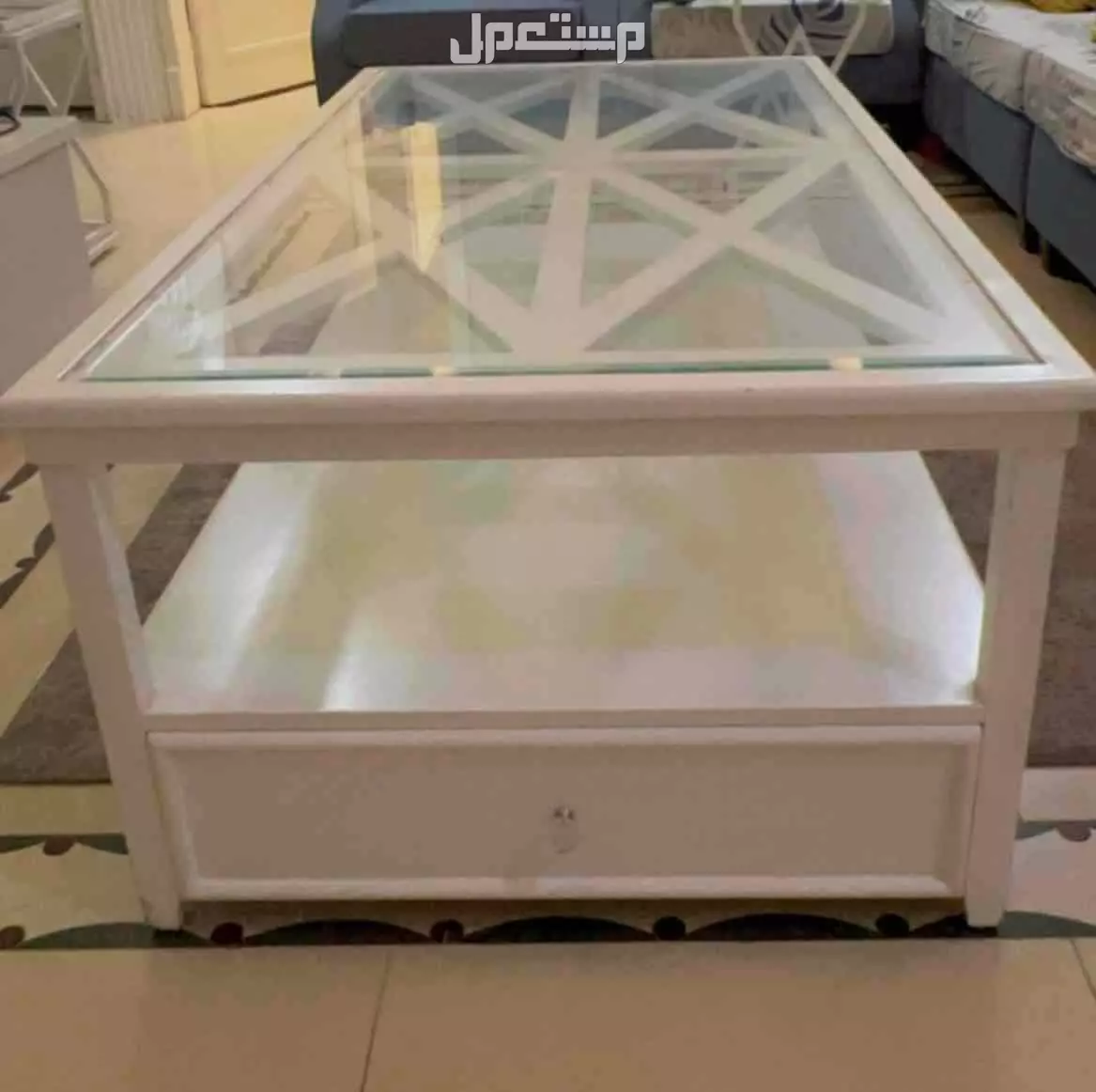 طاولة مستطيله لونها ابيض في الدمام بسعر 860 ريال سعودي