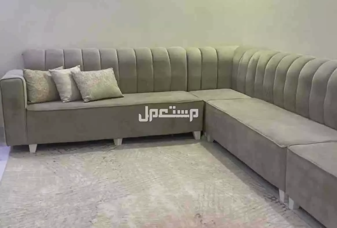 كنب لايعاني من شقوق ولاكسور للبيع مع الفرشه في الرياض بسعر 600 ريال سعودي