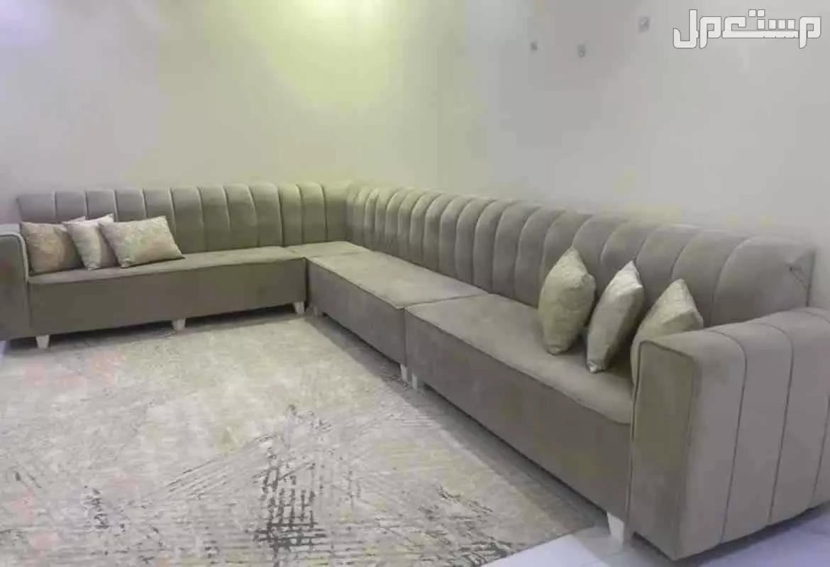 كنب لايعاني من شقوق ولاكسور للبيع مع الفرشه في الرياض بسعر 600 ريال سعودي
