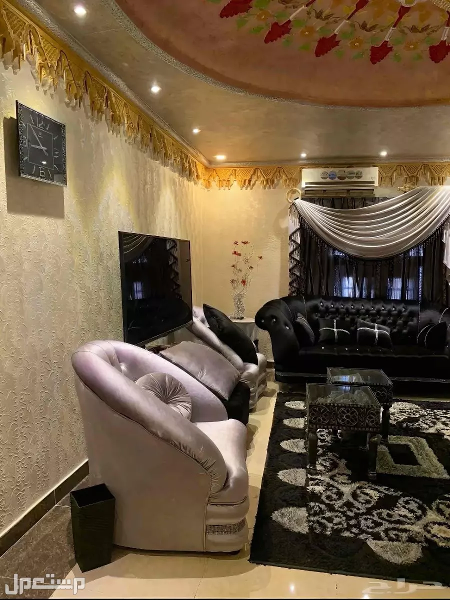 كنب صالة مكون من 5 قطع  في المدينة المنورة بسعر ريال سعودي