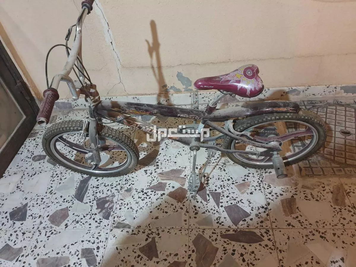 سيكلين وفرن و عجلة رياضية  وتخدة خربانة و الثانية ضابطة  في الرياض بسعر 200 ريال سعودي
