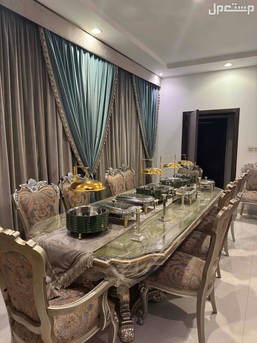 طاوله طعام 12 كرسي للبيع في الرياض بسعر 4 آلاف ريال سعودي