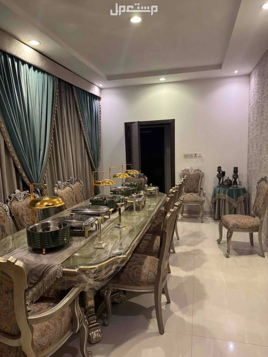 طاوله طعام 12 كرسي للبيع في الرياض بسعر 4 آلاف ريال سعودي