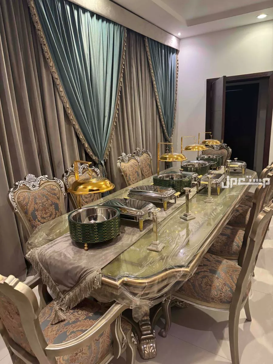 طاوله طعام 12 كرسي للبيع في الرياض بسعر 4 آلاف ريال سعودي