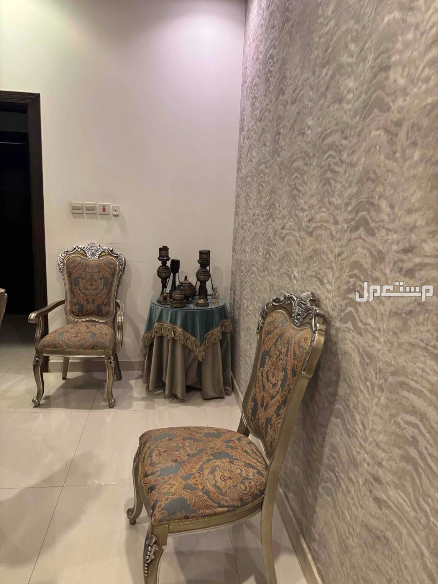 طاوله طعام 12 كرسي للبيع في الرياض بسعر 4 آلاف ريال سعودي