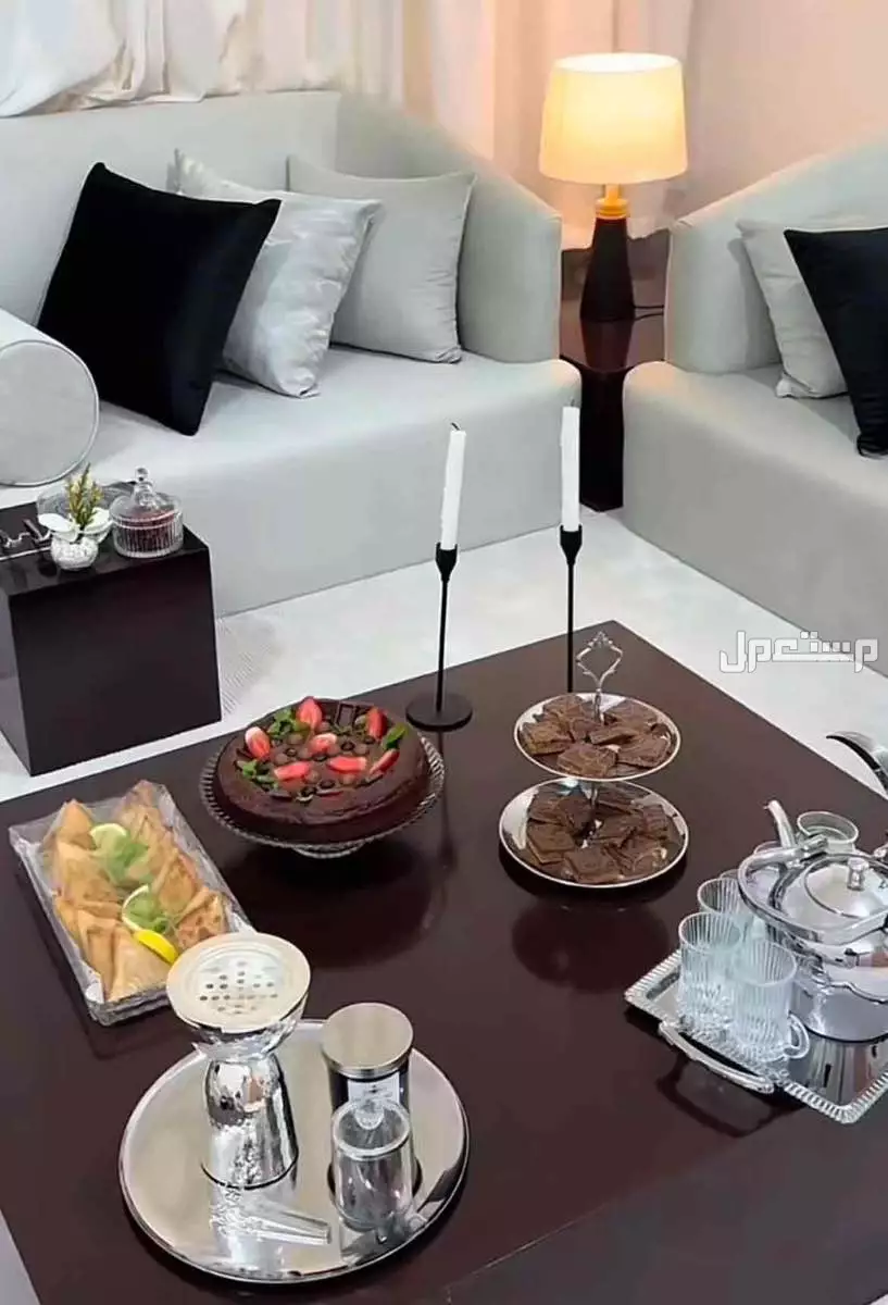 يوجد لدينا تفصيل طاولات ويوجد لدينا تفصيل مداخل