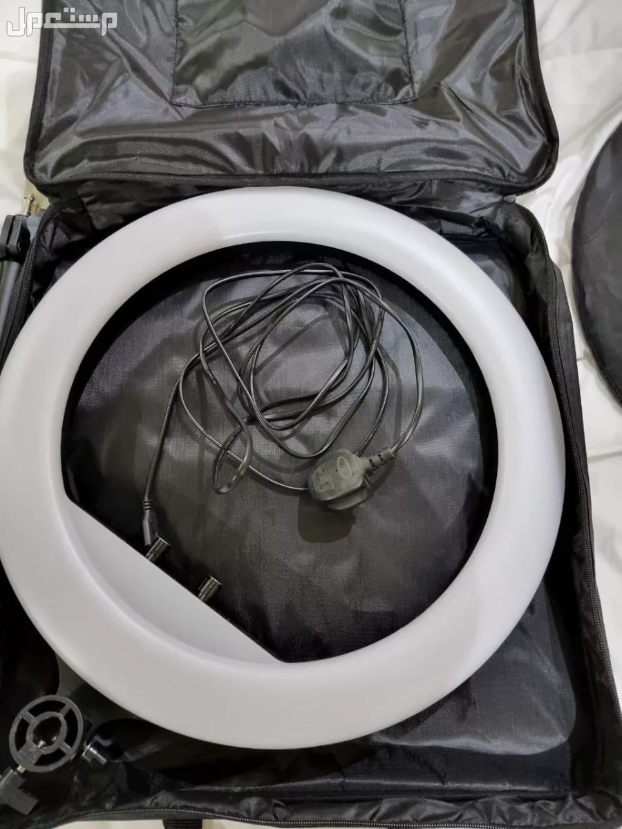 كاميرا رزير كيو برو مع ادوات تصوير قرين سكرين و رينق لايت