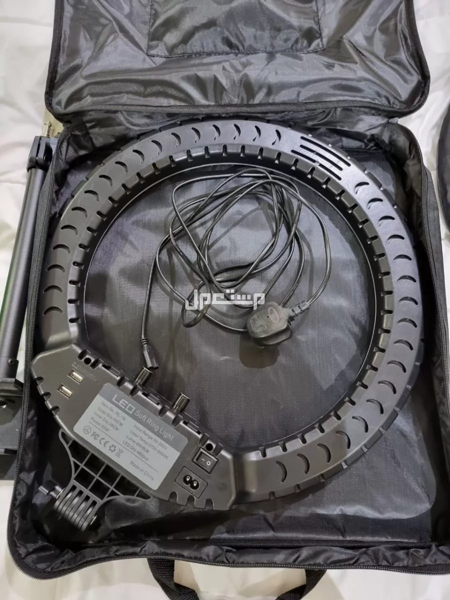 كاميرا رزير كيو برو مع ادوات تصوير قرين سكرين و رينق لايت