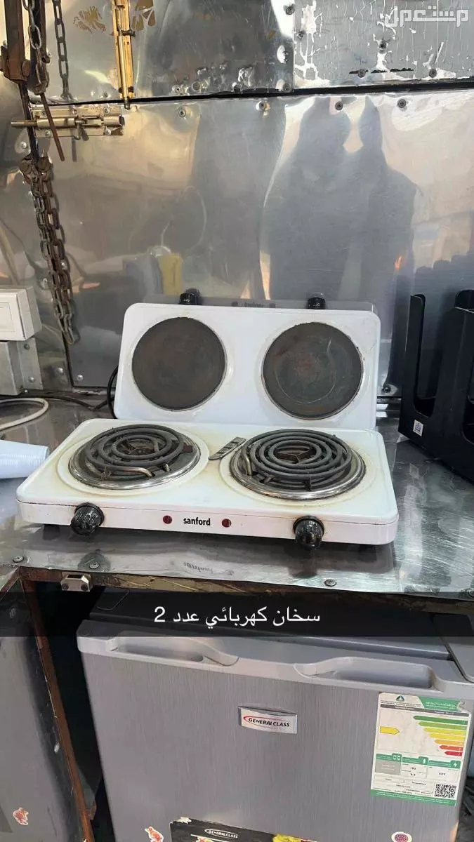 فود ترك بجميع اغراضه في الدمام بسعر 30 ألف ريال سعودي