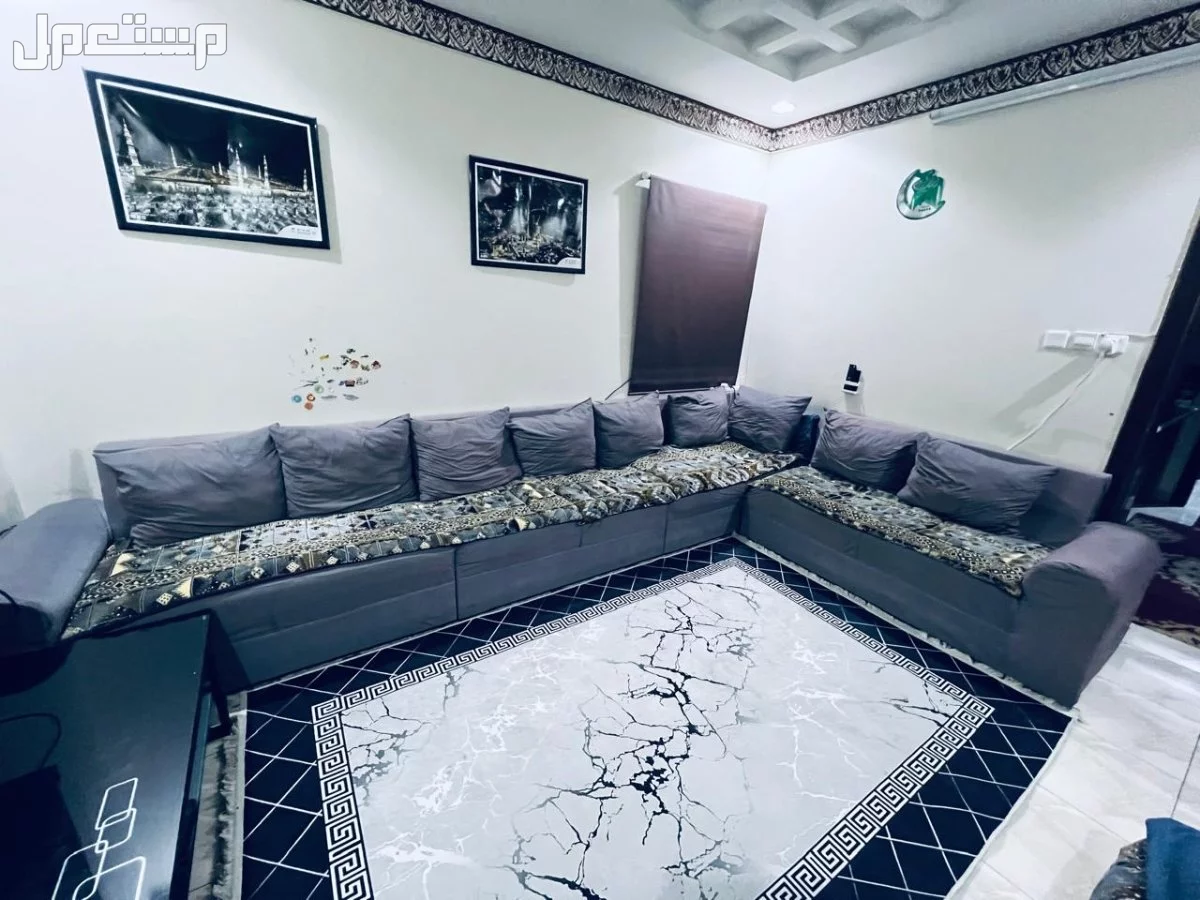 ركنه بحاله جيده مقاس 4 متر وربع في 2 متر ونص