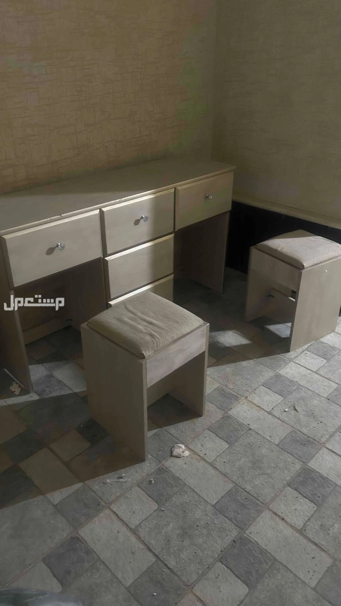 طاوله للغرف النوم  في الدرعية بسعر 250 ريال سعودي