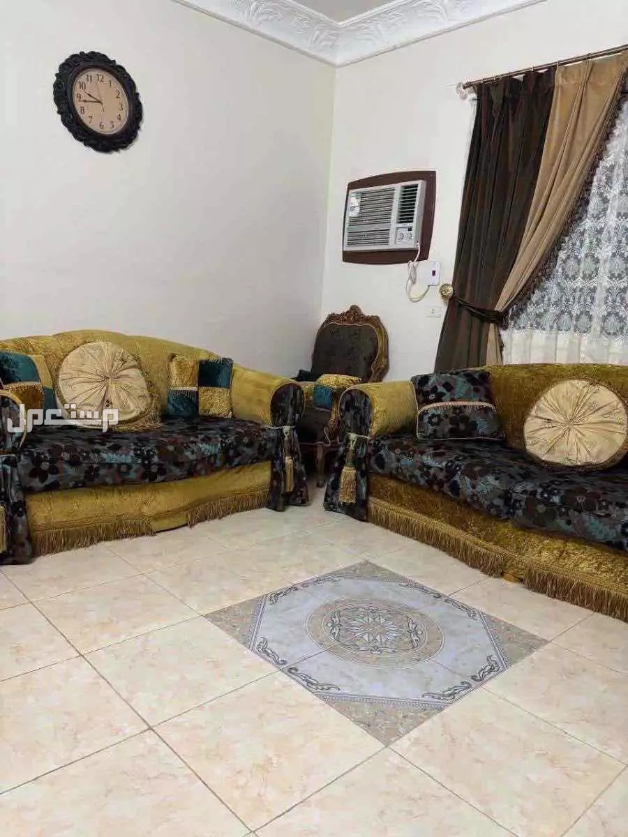 كنب ممتاز سبب البيع , بنقل بيت اصغر .  في جدة بسعر 600 ريال سعودي