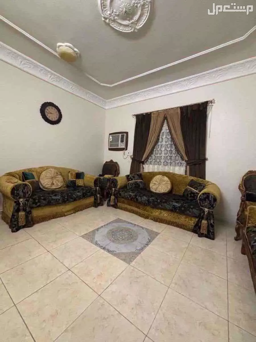 كنب ممتاز سبب البيع , بنقل بيت اصغر .  في جدة بسعر 600 ريال سعودي