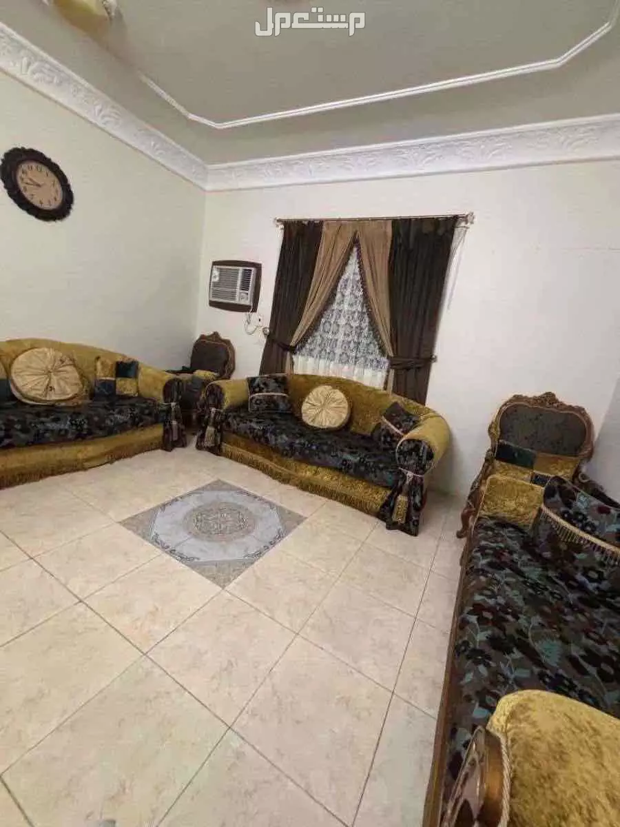 كنب ممتاز سبب البيع , بنقل بيت اصغر .  في جدة بسعر 600 ريال سعودي